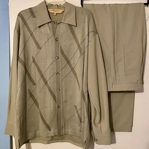 Men’s two-piece casual suit, silver silk brand size medium. New without tags.
